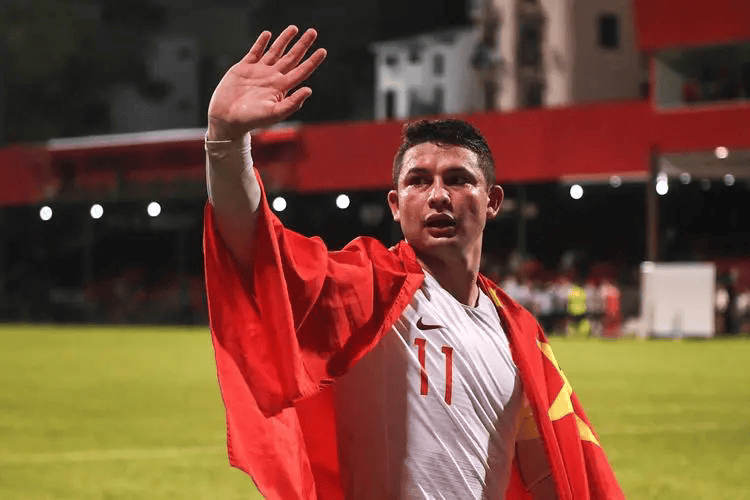 关于荷甲冲刺阶段再迎强敌，武汉三镇防线松动，主帅态度——球迷炸锅，资深球员宣示担当的信息-爱游戏中国