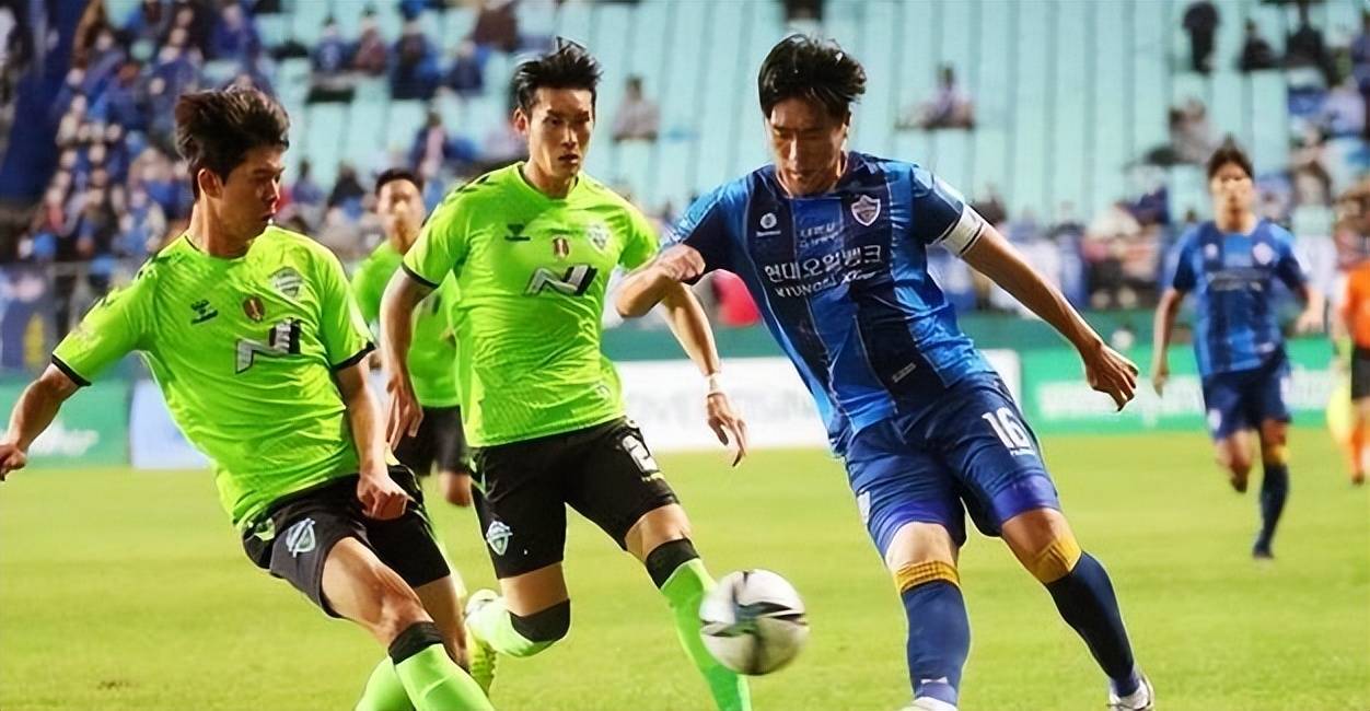 赛地聚焦：亚冠转会期热度飙升，尼斯战术微调，话题不断，轮换策略成焦点