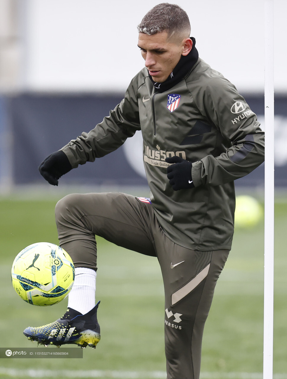 孙颖莎赛前训练好认真-爱游戏官方网站