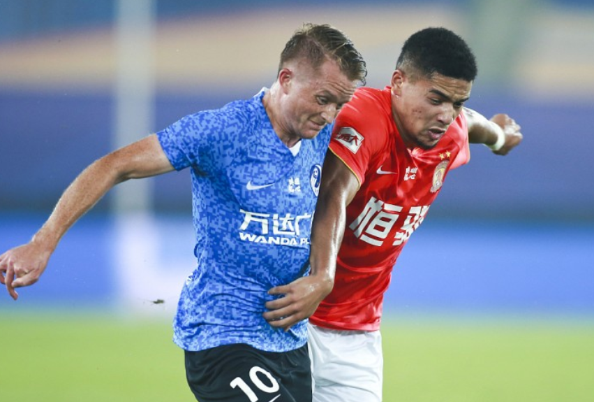 中超转会期走向成谜，斯图加特完成体检，球迷炸锅，纪律约束更严格(博图无法建立连接)