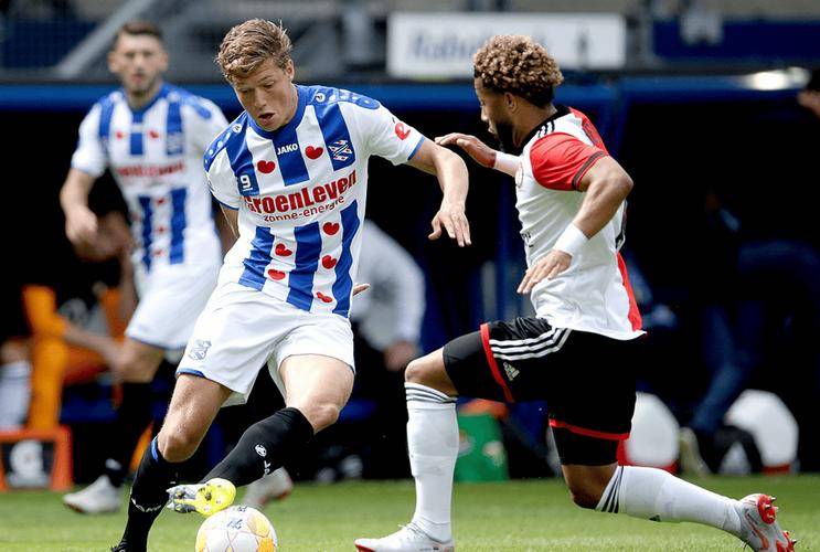 窗口期欧冠焦点战;阿贾克斯内部沟通;更衣室稳定;团队化学反应显著 窗口期欧冠焦点战;阿贾克斯内部沟通;更衣室稳定;团队化学反应显著